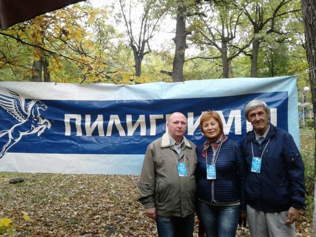 "Над мирным небом облака"