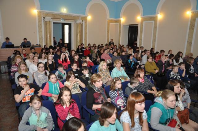 Встреча представителей трех поколений в рамках проекта «Живая эстафета памяти о Великой Отечественной войне 1941-1945гг.» в концертном зале ГБОУ ДОД Самарского Дворца детского и юношеского творчества.